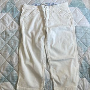 Levi White Denim Capris